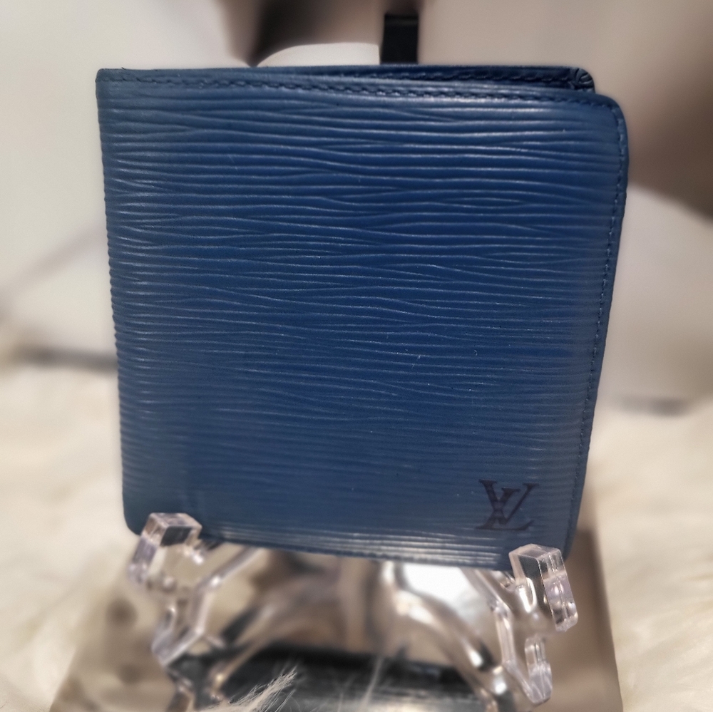 Louis Vuitton Blue Epi Bifold Wallet - Picture 4 of 9